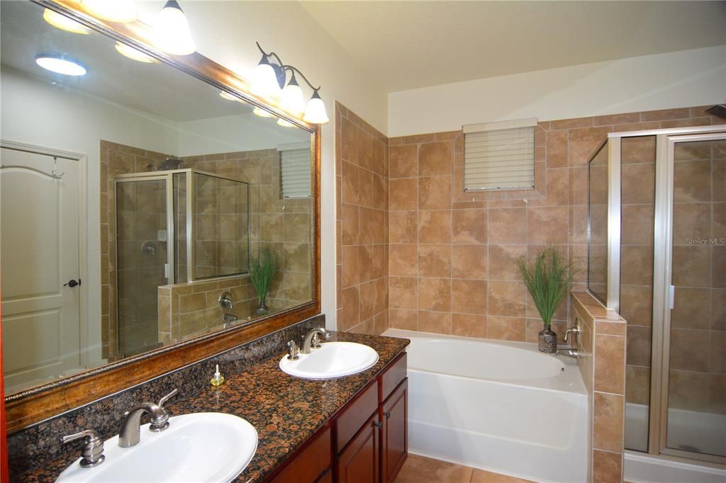 For Sale: $237,000 (3 beds, 3 baths, 1217 Square Feet)