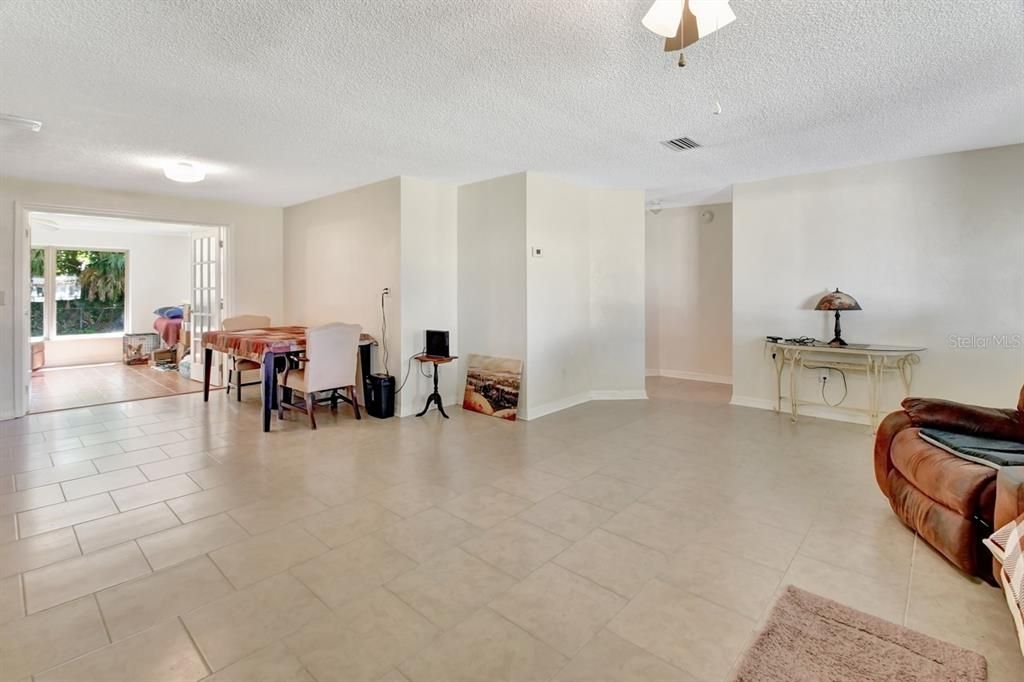 For Sale: $449,000 (2 beds, 2 baths, 1148 Square Feet)