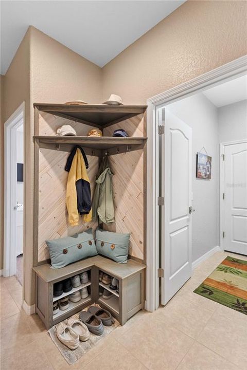 Built-in show and coat storage