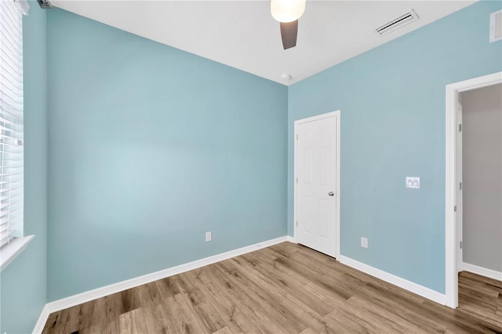 Active With Contract: $349,900 (3 beds, 2 baths, 1554 Square Feet)