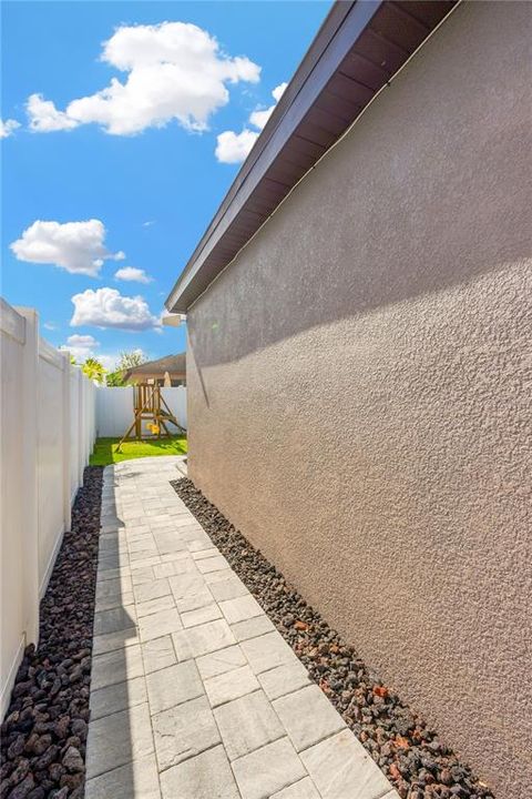 Active With Contract: $349,900 (3 beds, 2 baths, 1554 Square Feet)