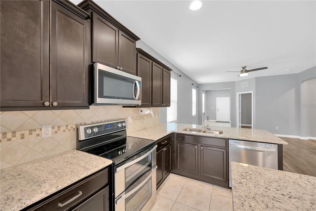 Active With Contract: $349,900 (3 beds, 2 baths, 1554 Square Feet)