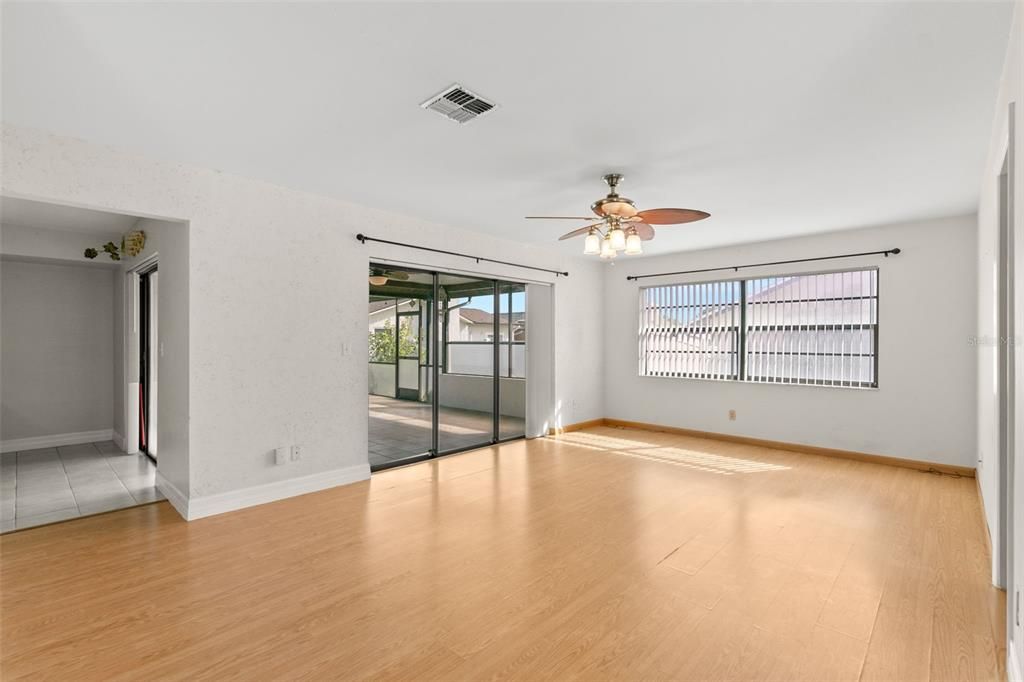 For Sale: $324,900 (2 beds, 2 baths, 1797 Square Feet)