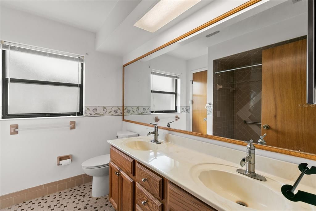 For Sale: $324,900 (2 beds, 2 baths, 1797 Square Feet)