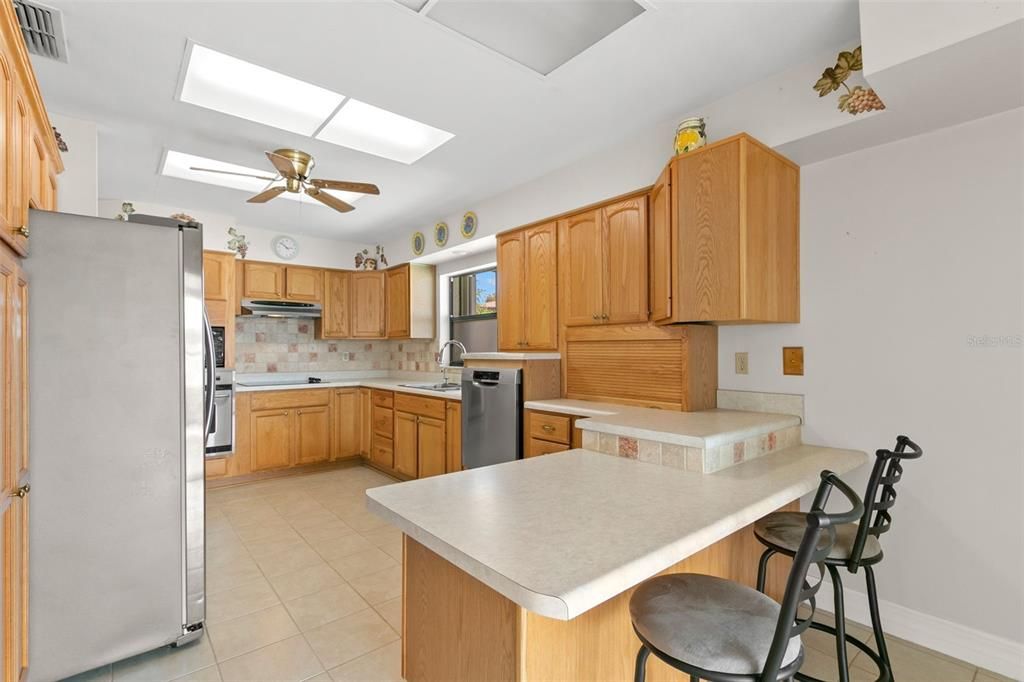 For Sale: $324,900 (2 beds, 2 baths, 1797 Square Feet)