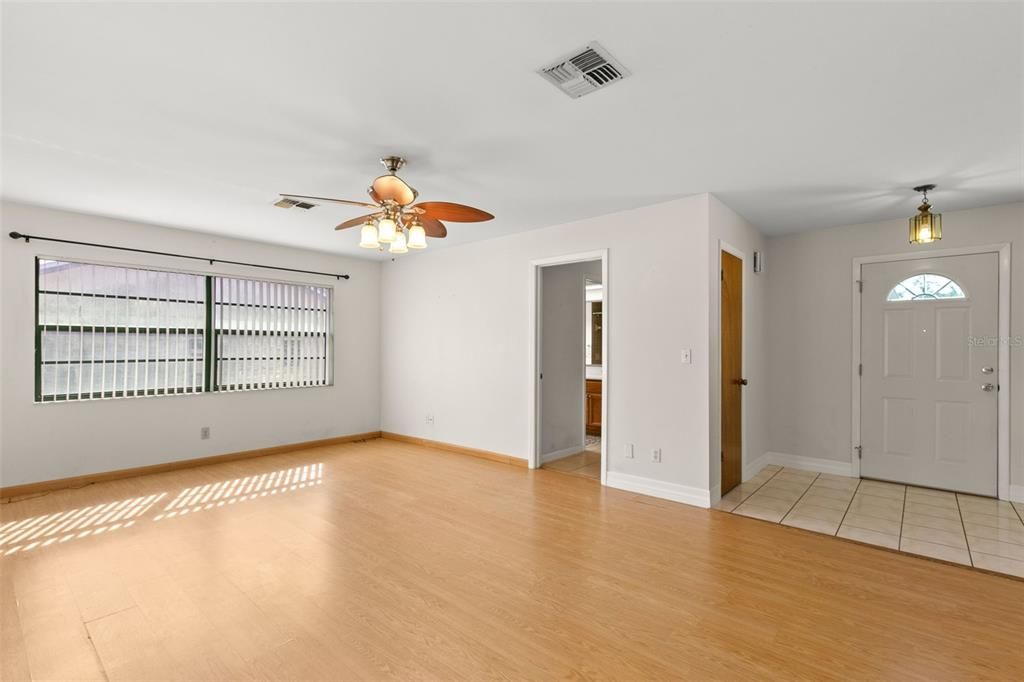 For Sale: $324,900 (2 beds, 2 baths, 1797 Square Feet)