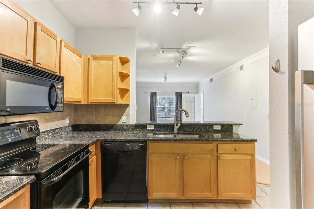 For Sale: $229,000 (1 beds, 1 baths, 958 Square Feet)