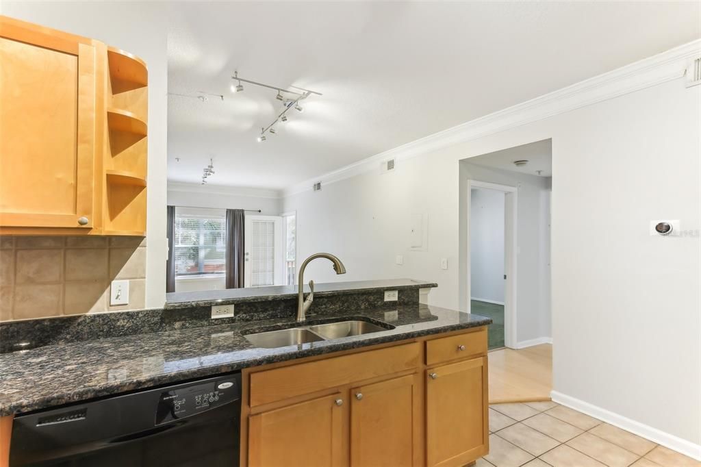 For Sale: $229,000 (1 beds, 1 baths, 958 Square Feet)