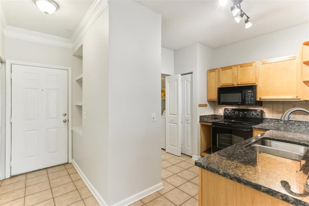 For Sale: $229,000 (1 beds, 1 baths, 958 Square Feet)