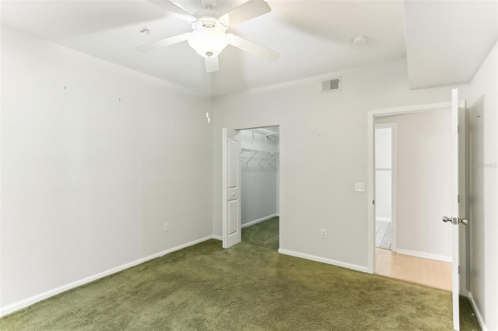 For Sale: $229,000 (1 beds, 1 baths, 958 Square Feet)