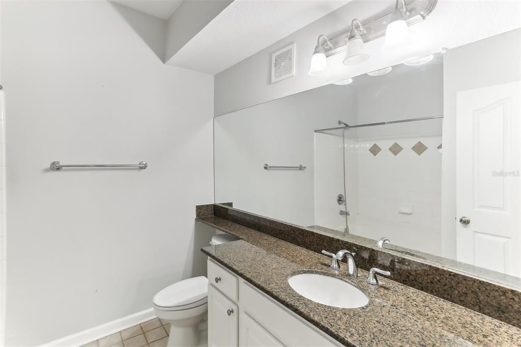 For Sale: $229,000 (1 beds, 1 baths, 958 Square Feet)