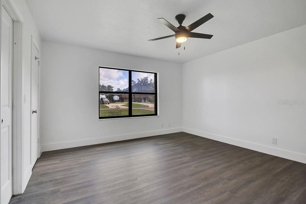 For Sale: $349,900 (3 beds, 2 baths, 1672 Square Feet)