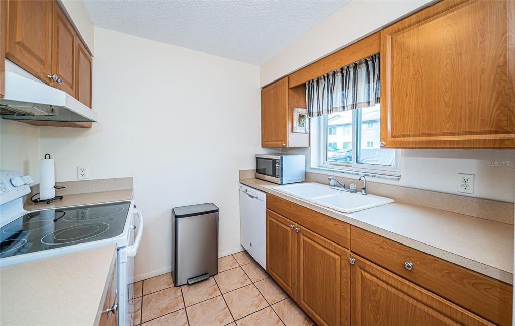 For Sale: $163,000 (2 beds, 2 baths, 870 Square Feet)