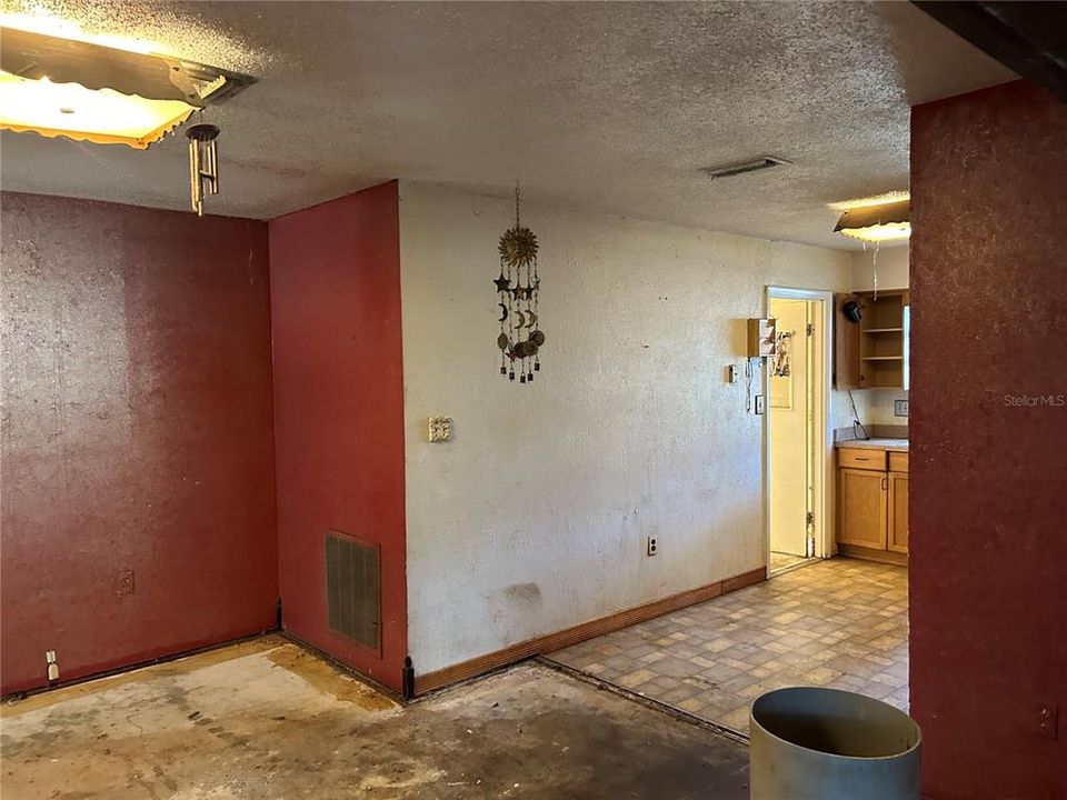 For Sale: $165,000 (3 beds, 2 baths, 1556 Square Feet)