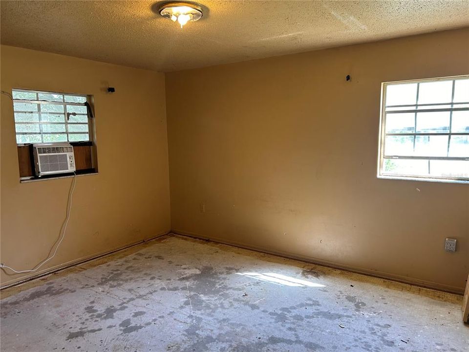 For Sale: $165,000 (3 beds, 2 baths, 1556 Square Feet)