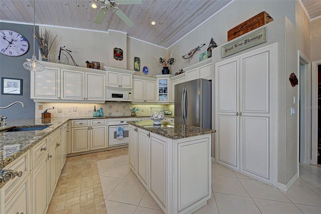 Gleaming granite countertops, stunning tile work and undercabinet lights.