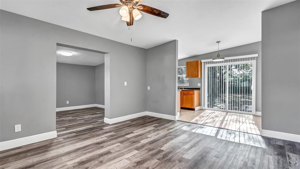 For Rent: $2,195 (2 beds, 1 baths, 888 Square Feet)