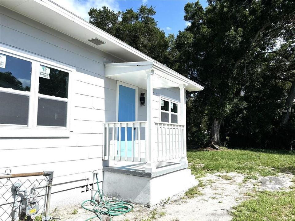 For Sale: $265,000 (2 beds, 1 baths, 820 Square Feet)