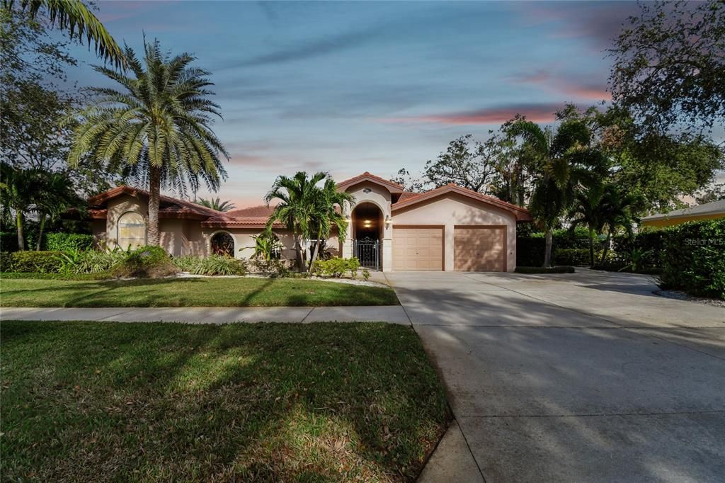 Active With Contract: $1,399,000 (3 beds, 2 baths, 2623 Square Feet)