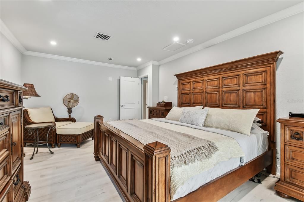 Active With Contract: $1,399,000 (3 beds, 2 baths, 2623 Square Feet)