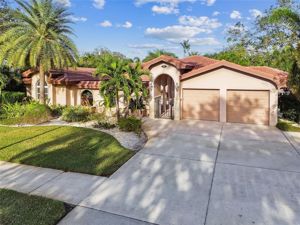 Active With Contract: $1,399,000 (3 beds, 2 baths, 2623 Square Feet)