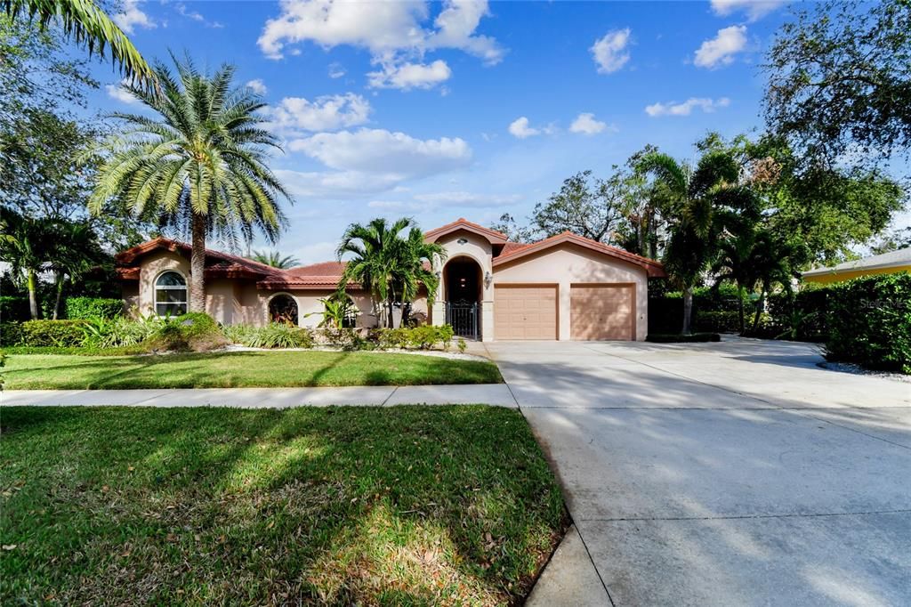 Active With Contract: $1,399,000 (3 beds, 2 baths, 2623 Square Feet)