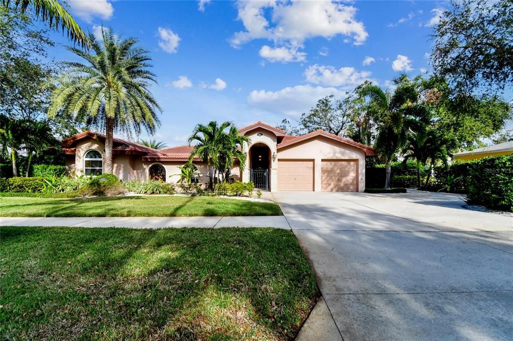 Active With Contract: $1,399,000 (3 beds, 2 baths, 2623 Square Feet)