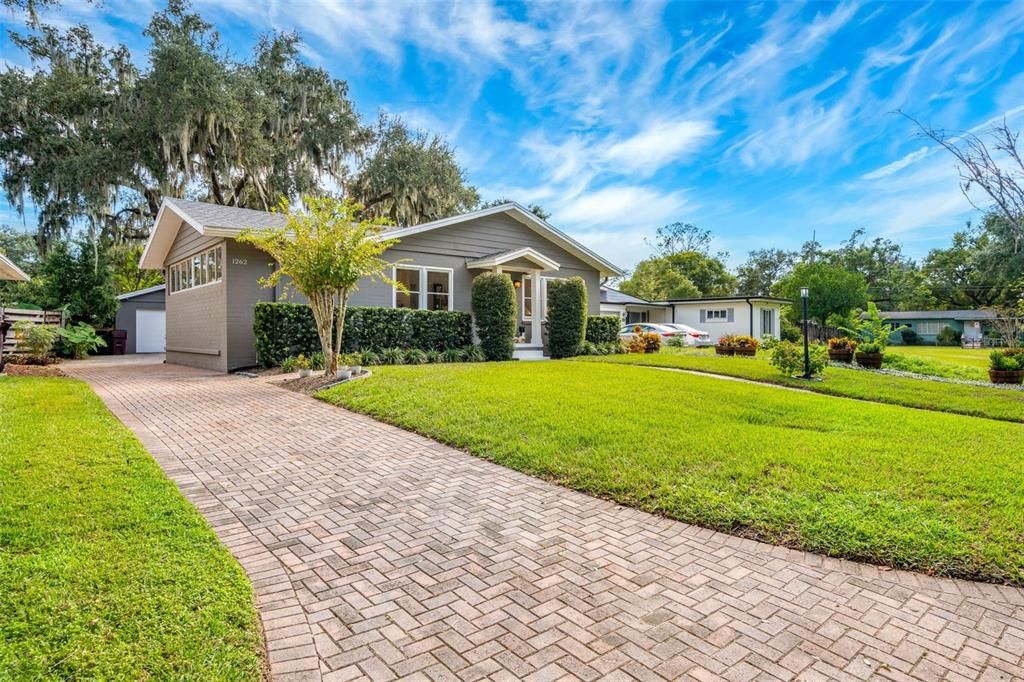 For Sale: $599,900 (3 beds, 2 baths, 1592 Square Feet)