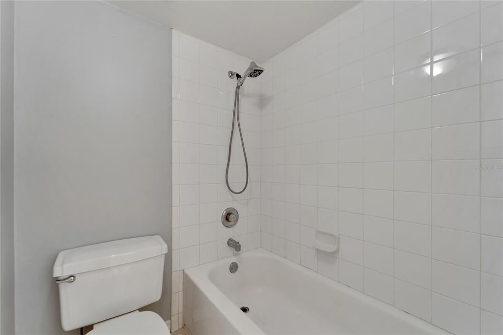 For Sale: $169,000 (2 beds, 1 baths, 1068 Square Feet)