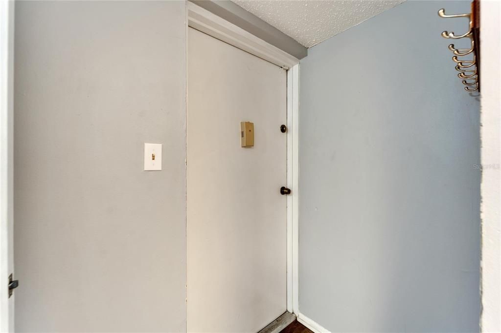 For Sale: $169,000 (2 beds, 1 baths, 1068 Square Feet)