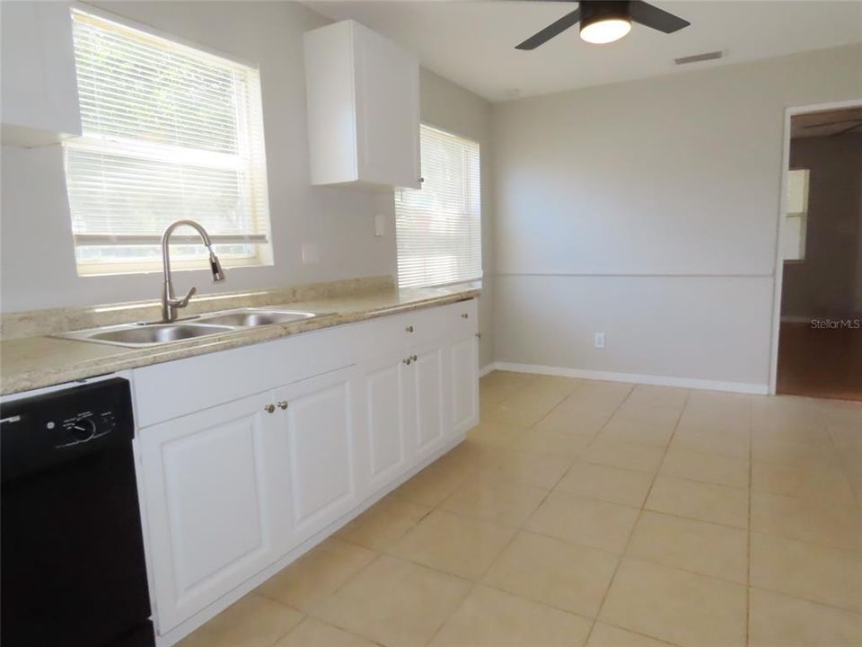 For Sale: $399,900 (3 beds, 1 baths, 1213 Square Feet)