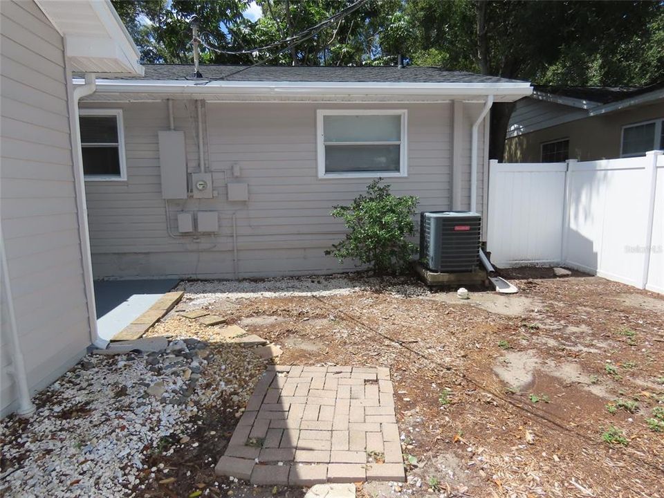 For Sale: $399,900 (3 beds, 1 baths, 1213 Square Feet)