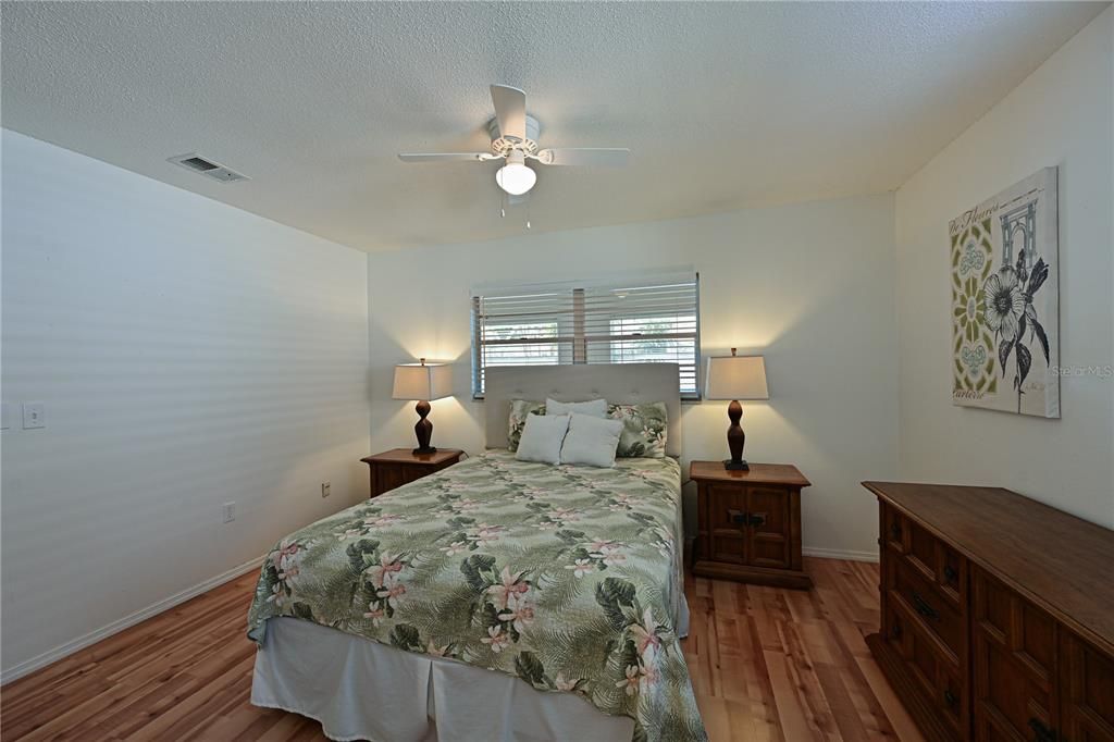 For Sale: $179,800 (2 beds, 2 baths, 1044 Square Feet)