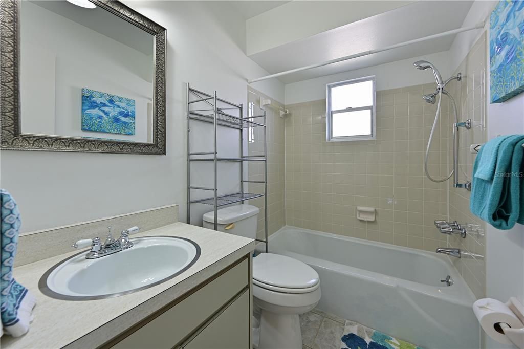 For Sale: $179,800 (2 beds, 2 baths, 1044 Square Feet)