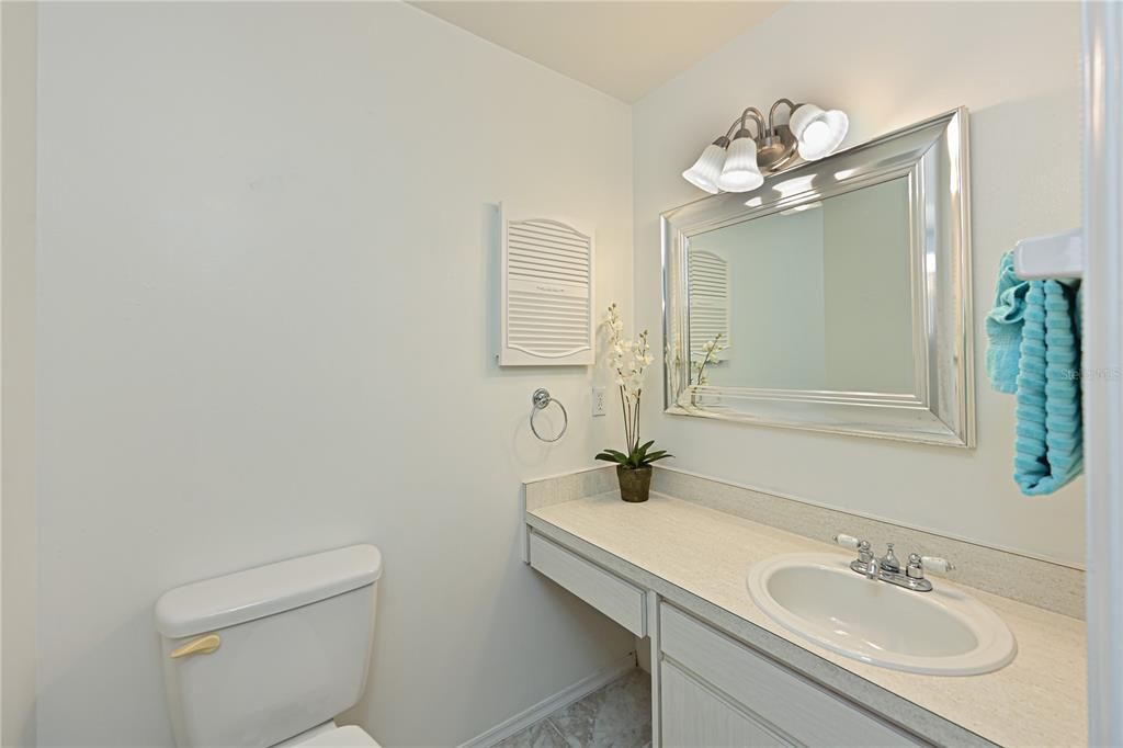 For Sale: $179,800 (2 beds, 2 baths, 1044 Square Feet)