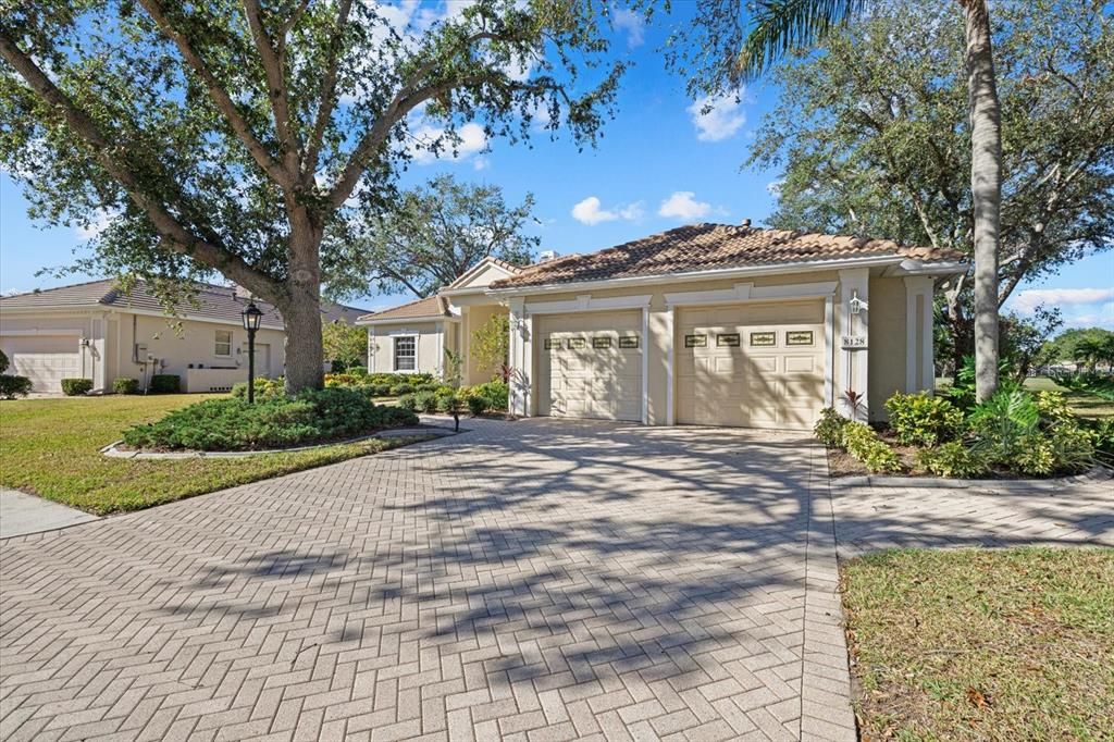 For Sale: $1,500,000 (4 beds, 3 baths, 3549 Square Feet)