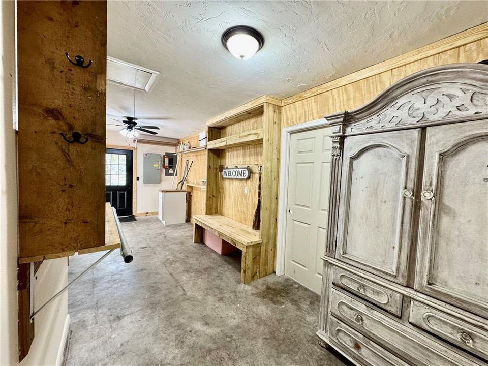 laundry/mud room