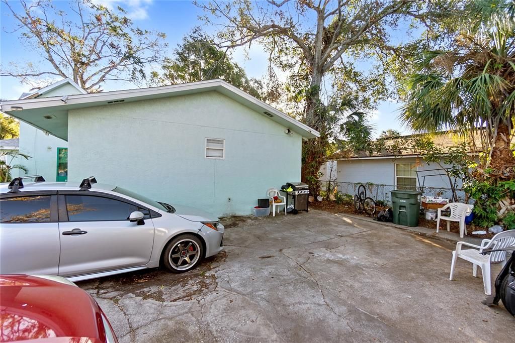 For Sale: $450,000 (5 beds, 2 baths, 1886 Square Feet)