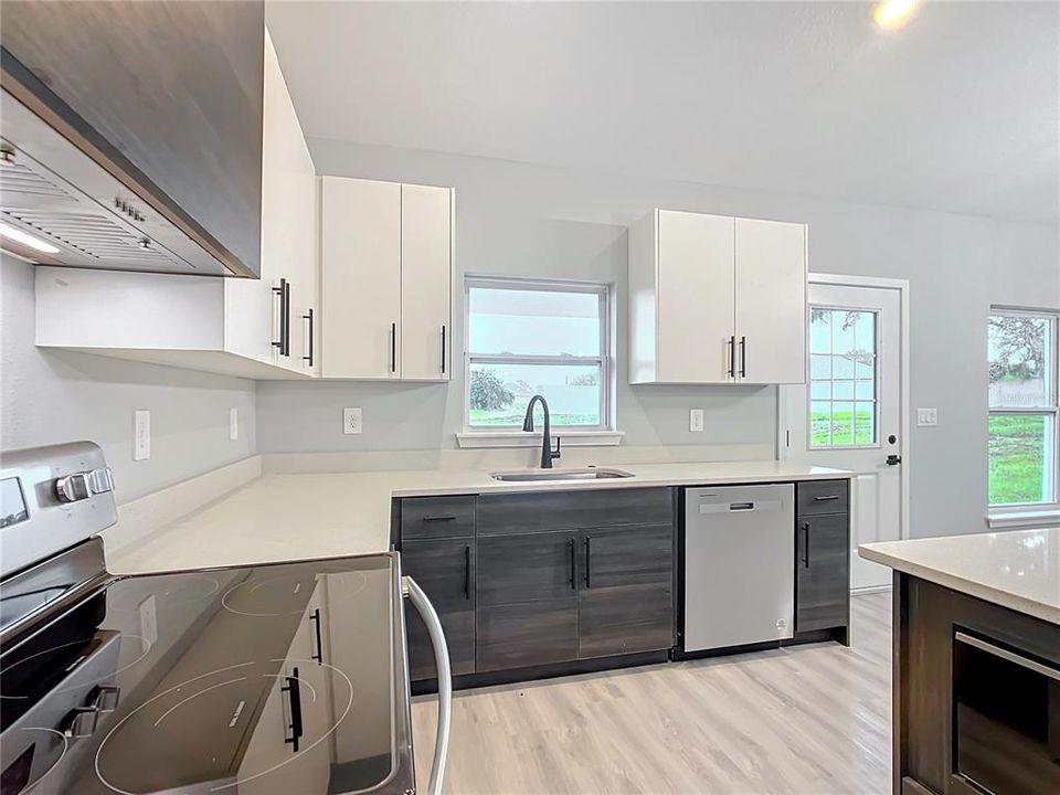 For Sale: $334,900 (3 beds, 2 baths, 1610 Square Feet)