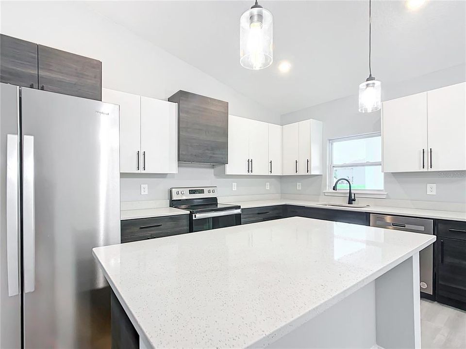 For Sale: $334,900 (3 beds, 2 baths, 1610 Square Feet)