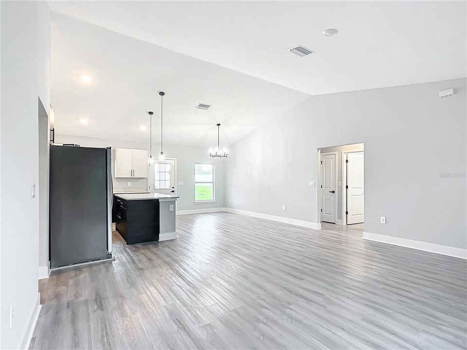 For Sale: $334,900 (3 beds, 2 baths, 1610 Square Feet)