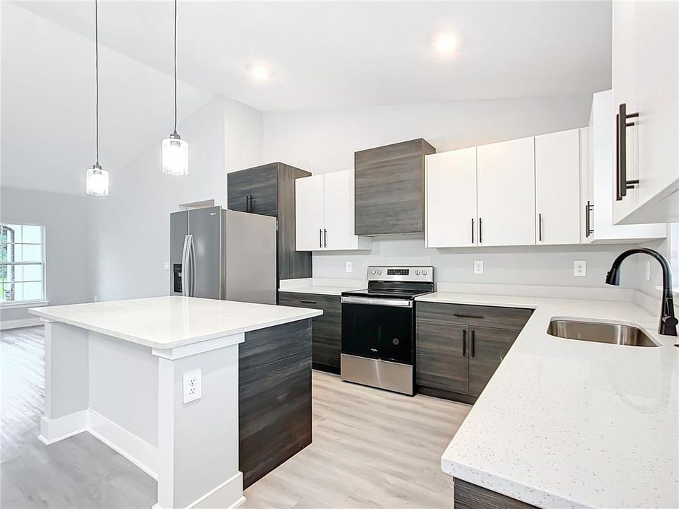 For Sale: $334,900 (3 beds, 2 baths, 1610 Square Feet)