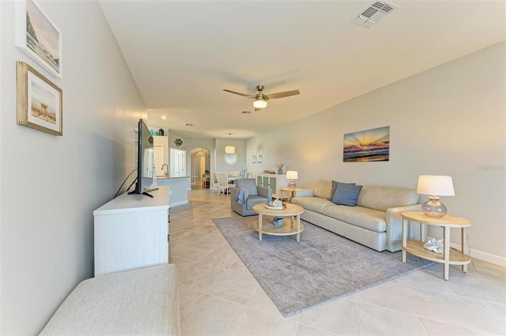 For Sale: $439,900 (2 beds, 2 baths, 1557 Square Feet)