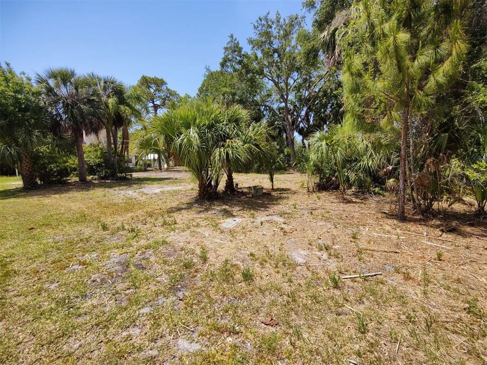 На продажу: $150,000 (0.37 acres)