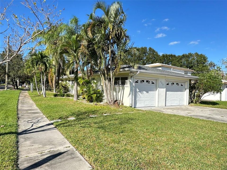 For Sale: $775,000 (3 beds, 2 baths, 1206 Square Feet)