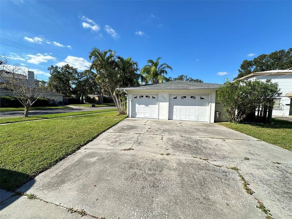 For Sale: $775,000 (3 beds, 2 baths, 1206 Square Feet)