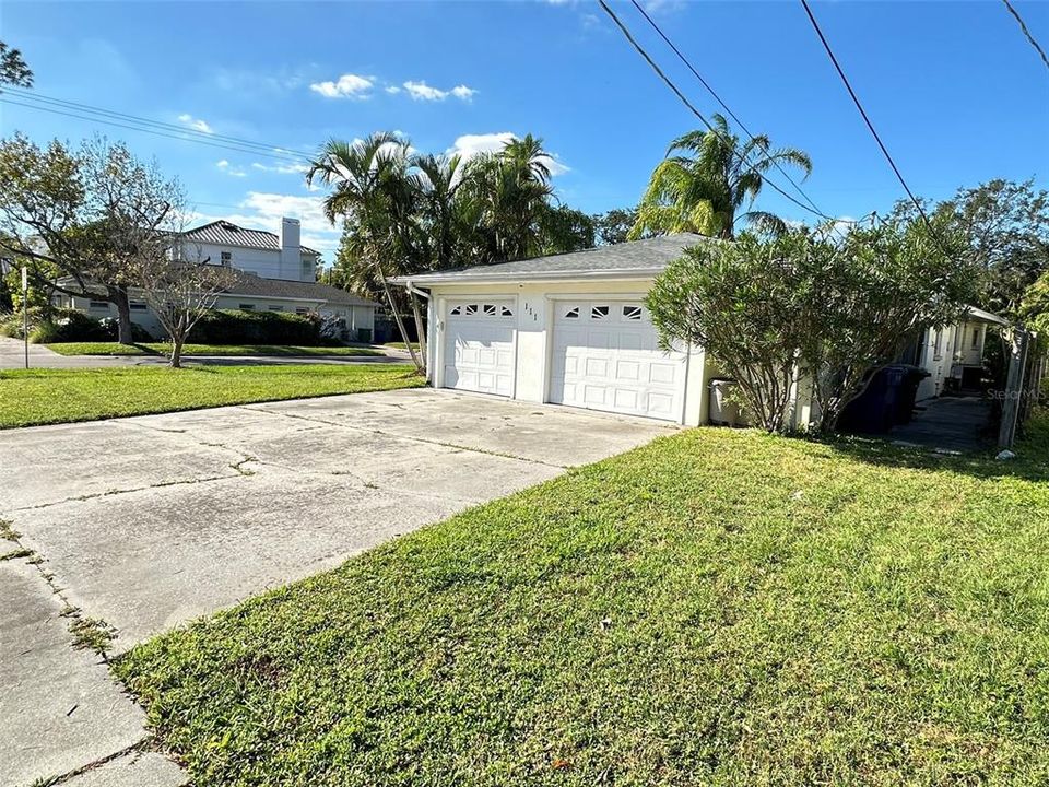 For Sale: $775,000 (3 beds, 2 baths, 1206 Square Feet)