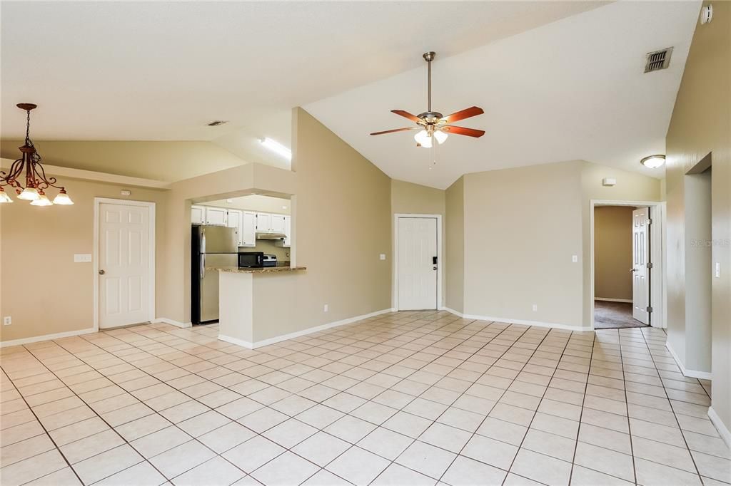 For Rent: $2,695 (3 beds, 2 baths, 1220 Square Feet)