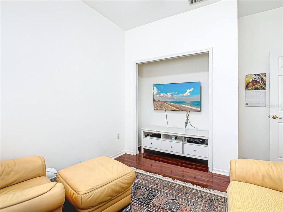 For Sale: $337,500 (3 beds, 2 baths, 1786 Square Feet)