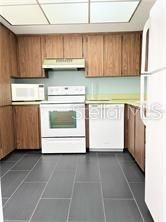 For Sale: $92,500 (1 beds, 1 baths, 810 Square Feet)